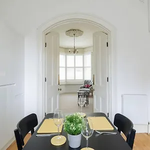 https://stylish-period-maisonette-flat-in-centre-of.tophotelsbath.com